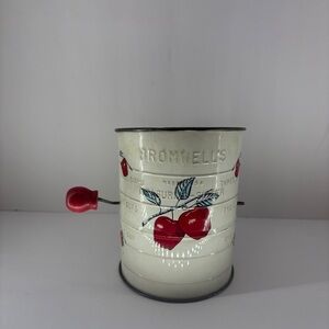 Vintage Bromwell's Flour Sifter – 3 Cup Metal Hand Crank Handle Apple Design